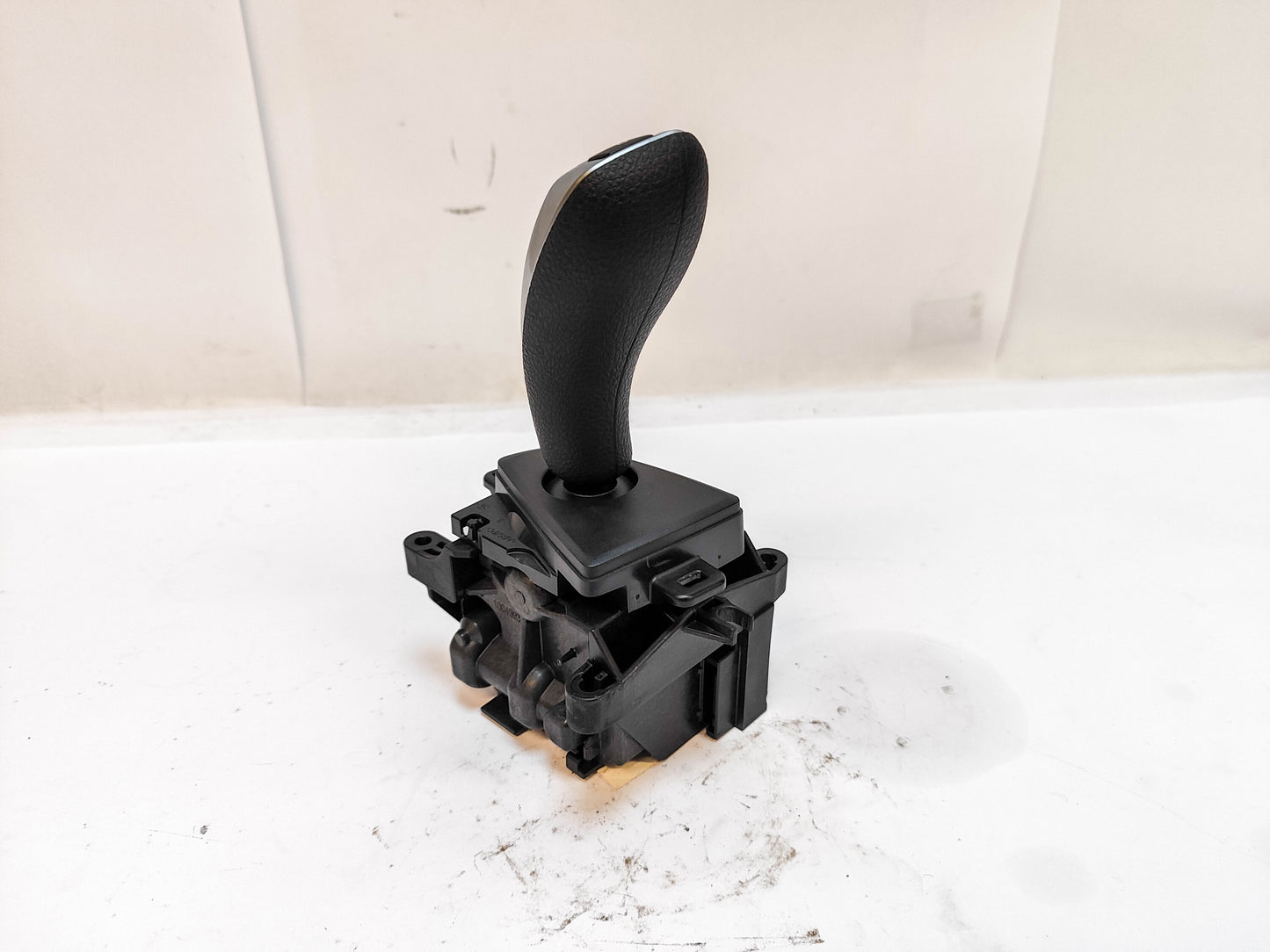 Used BMW 5 Series F10 F11 Gear Shifter / Selector – OEM 61319251186