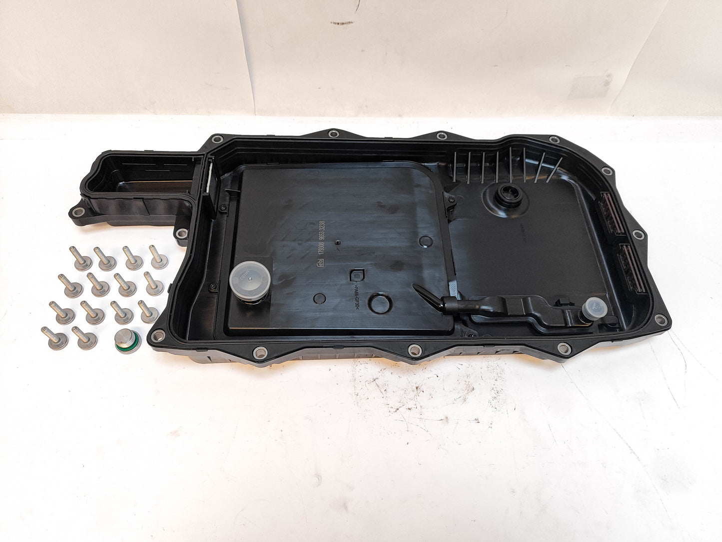 Automatic Transmission Oil Pan with Integrated Filter for BMW 8HP Series (OEM Replacement)