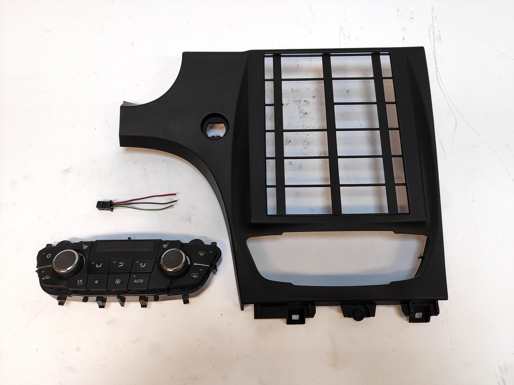 Custom 3D Printed CarPlay / Android Auto Integration Panel for Saab 9-5NG KCPerformance